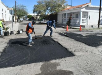 Jornada “Un Día en tu Colonia” llega a la Cinco de Mayo con bacheo, limpieza y atención municipal