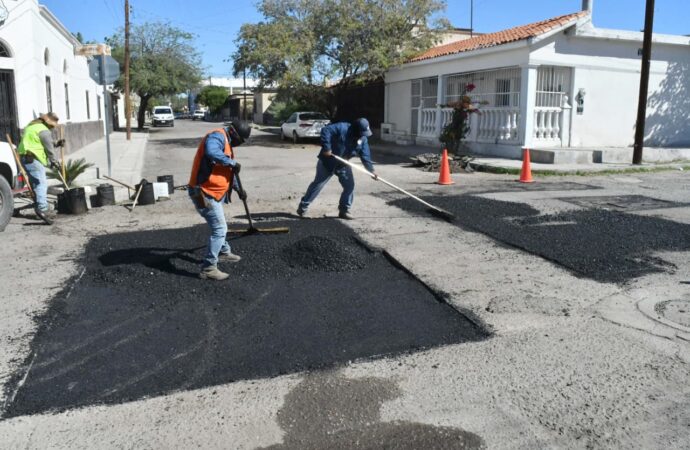 Jornada “Un Día en tu Colonia” llega a la Cinco de Mayo con bacheo, limpieza y atención municipal