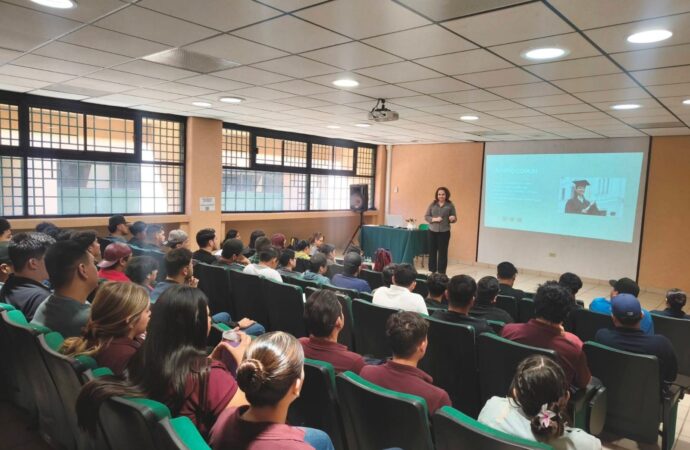 Capacitan a estudiantes de UTH en Gestión de Mantenimiento