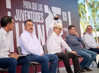 Durazo impulsa educación en Cajeme con becas y nueva librería del FCE