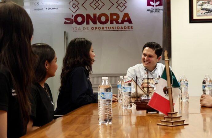 Anuncian crédito educativo para titulación