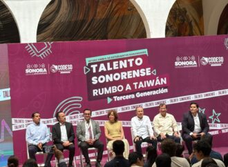 Presenta Alfonso Durazo a estudiantes que viajarán a Taiwán