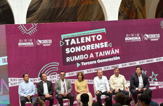 Presenta Alfonso Durazo a estudiantes que viajarán a Taiwán