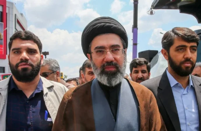 Nuevo líder de Irán amenaza con vengar a los “mártires” y pide cerrar bases de EE. UU. en Medio Oriente