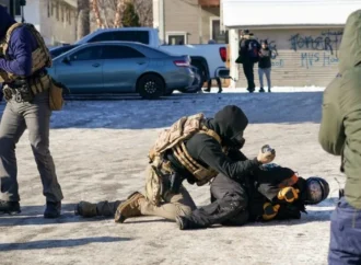 Suman más muertes de mexicanos bajo custodia de ICE; exigen investigar caso en California