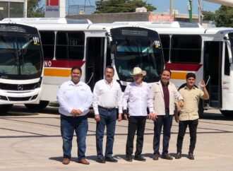 Alfonso Durazo entrega 15 nuevas unidades de transporte urbano para Cajeme; suman 81 en el municipio