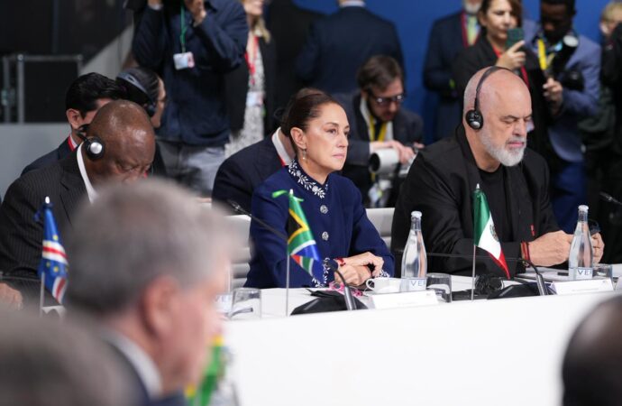 Sheinbaum propone en Barcelona redirigir 10% del gasto militar mundial a reforestación y pide no intervenir en Cuba