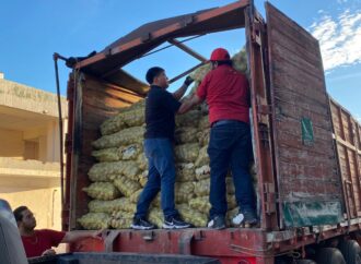 Ramón Flores entrega 70 toneladas de alimento a familias de Guaymas