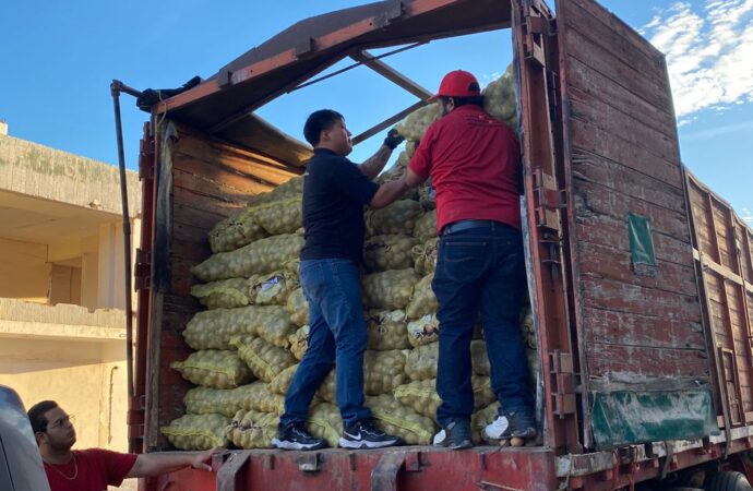 Ramón Flores entrega 70 toneladas de alimento a familias de Guaymas
