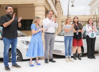 Astiazarán premia a contribuyentes: sortean dos autos eléctricos por pago de predial
