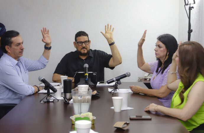 Rechazan juicio político en contra de funcionarios estatales