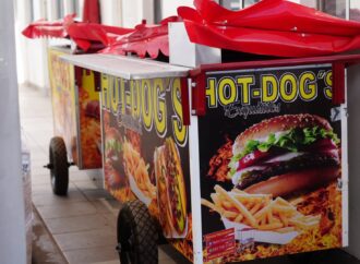 Entregan carretas de hotdogs para fomentar el autoempleo