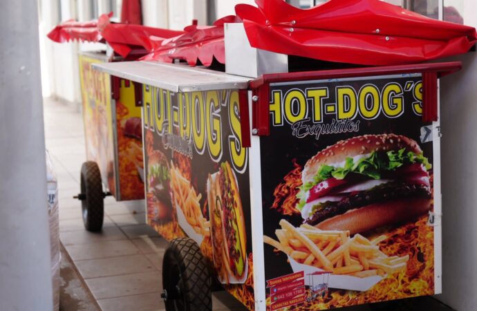 Entregan carretas de hotdogs para fomentar el autoempleo