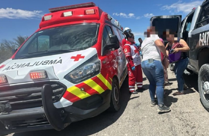 Policías de Hermosillo auxilian a mujer desmayada y a embarazada con riesgo de aborto