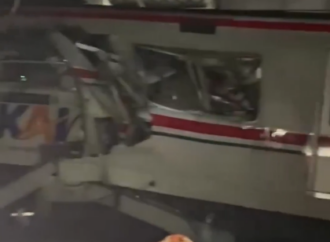Choque de trenes en Yakarta deja múltiples víctimas