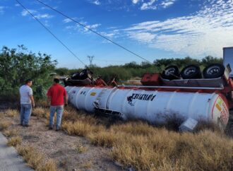 Reportan nueva volcadura de pipa con combustóleo en carretera de Sonora