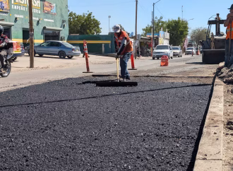 Escasez de asfalto encarece obras en Hermosillo; costos se disparan hasta 50%