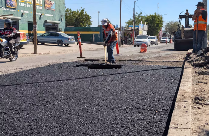 Escasez de asfalto encarece obras en Hermosillo; costos se disparan hasta 50%