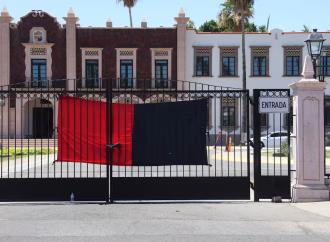 Estudiantes de la Unison realizan colecta en apoyo a trabajadores del Steus en huelga