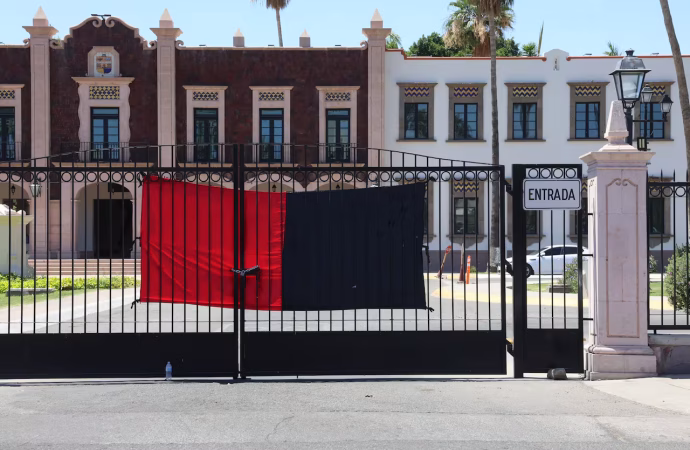 Estudiantes de la Unison realizan colecta en apoyo a trabajadores del Steus en huelga