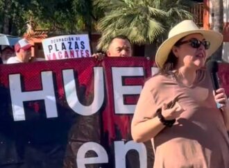 Sindicato STEUS realiza cierre simbólico de la Unison ante falta de acuerdos