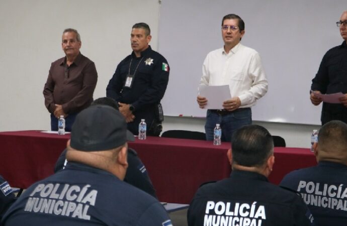 Ascienden a 120 policías municipales en Navojoa; destacan profesionalismo y compromiso