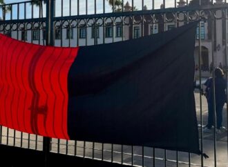 Estalla huelga en la Unison: STEUS coloca banderas rojinegras y desafía resolución judicial