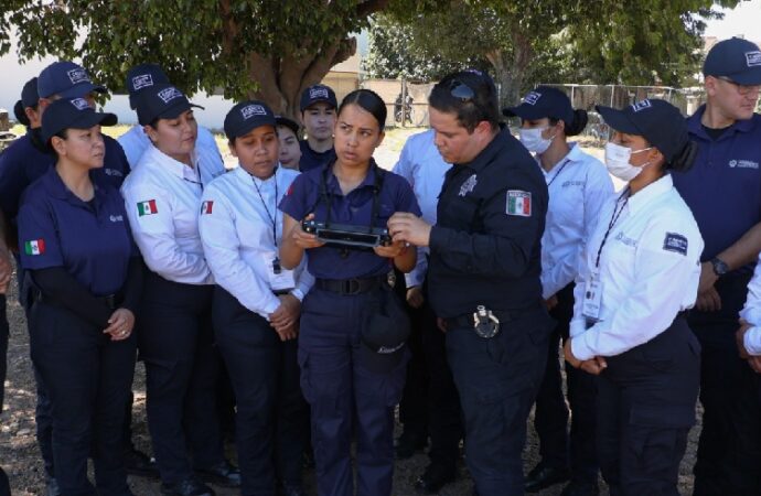 Cadetes reciben capacitación en manejo de drones en Cajeme