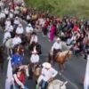 Miles salen a las calles: la cabalgata de la Expogan desata la fiesta en Hermosillo