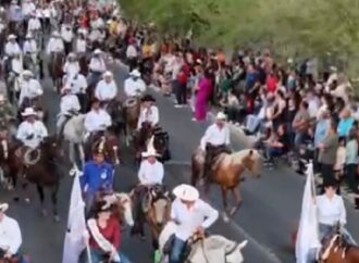 Miles salen a las calles: la cabalgata de la Expogan desata la fiesta en Hermosillo