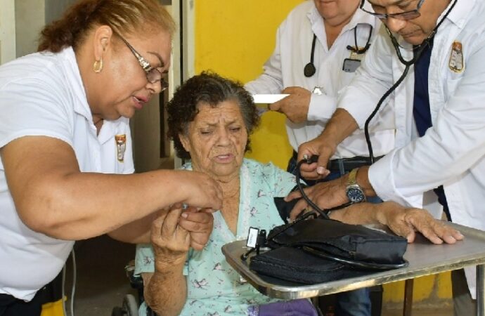 Salud H en tu Casa brinda atención médica gratuita a población vulnerable en Hermosillo