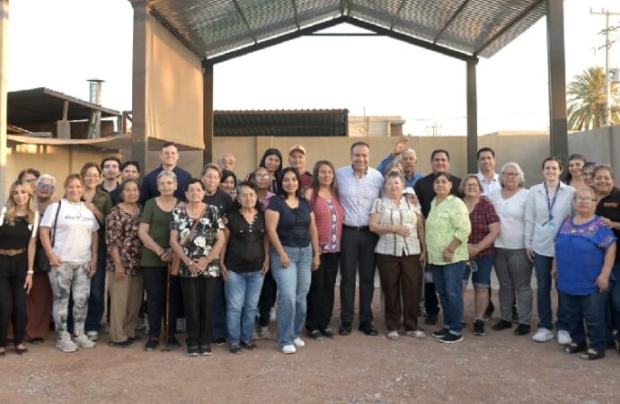 Vecinos deciden obra en Mártires de Cananea y Astiazarán supervisa avances