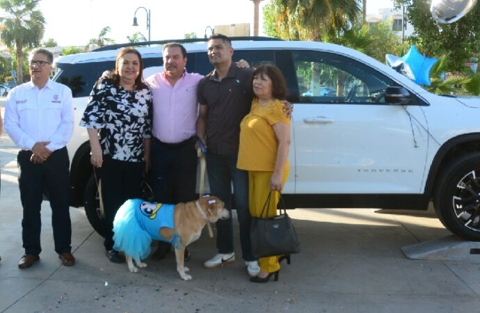 Entregan Chevrolet Traverse 2026 a ganador del predial en Navojoa