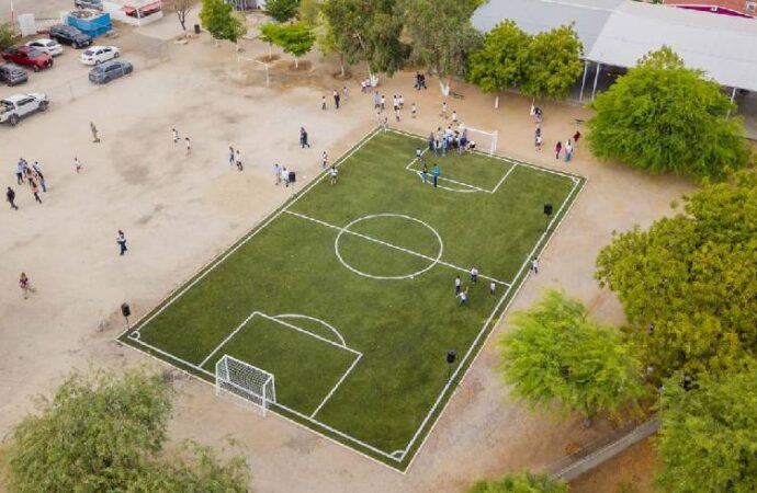 Toño Astiazarán inaugura cancha escolar con apoyo de gobierno y comunidad