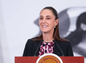 Sheinbaum destinará más de 1 billón de pesos a becas hasta 2030