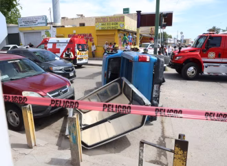 Choque con volcamiento deja tres lesionados en Hermosillo