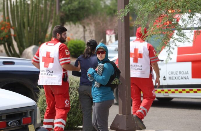 Rescatan a cuatro jóvenes en el Cerro El Bachoco