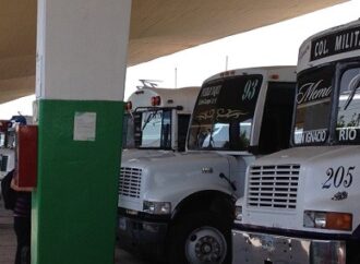 Listo transporte suburbano para llevar a vacacionistas a la playa