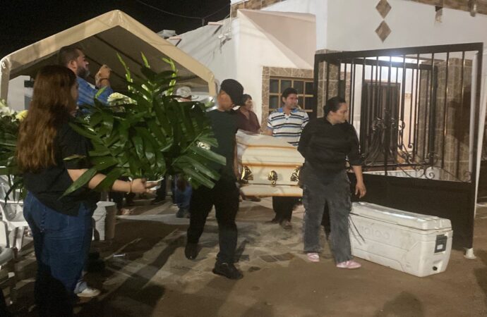 En Sonora, despiden a hijo de Ceci Flores; continuará ceremonia fúnebre con visitas de diversas partes del país