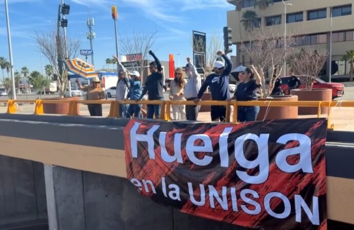 STAUS coloca lonas en exigencia a mejores salarios y prestaciones