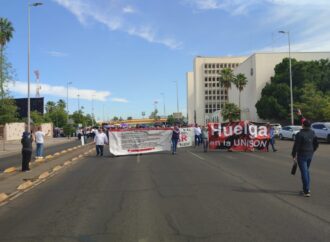 Sindicatos de la UNISON se manifiestan ante la falta de acuerdo rectoría
