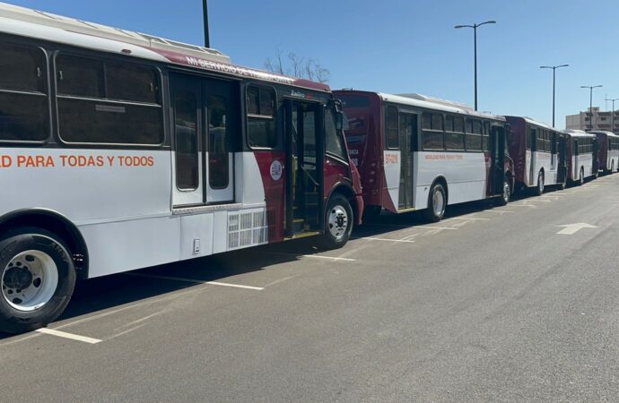 Entrega gobernador Alfonso Durazo 21 camiones para Hermosillo