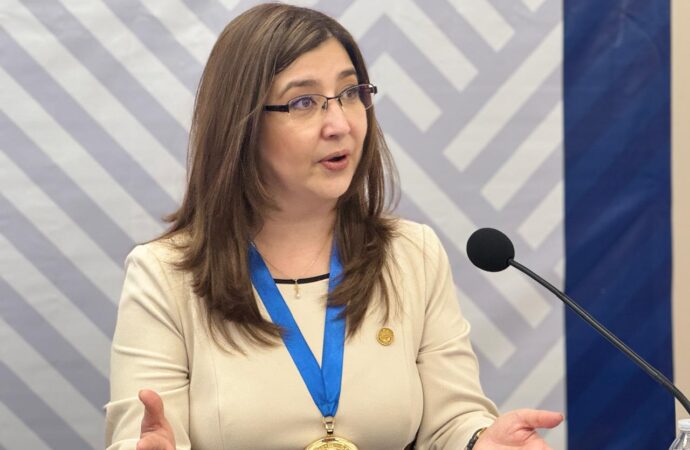 “No hay huelga legal en la UNISON”: Dena Camarena llama al STEUS a aceptar propuesta salarial