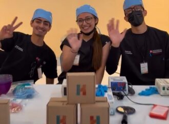 Entrega alcalde Antonio Astiazarán prótesis dentales