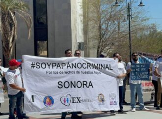 Se movilizan padres en Hermosillo