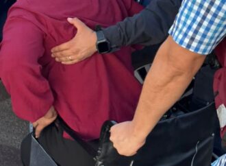 Policías municipales auxilian a mujer con dificultad respiratoria en Hermosillo