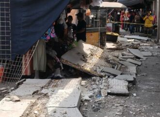 Colapsa marquesina en tienda del centro de Cajeme; no hay lesionados