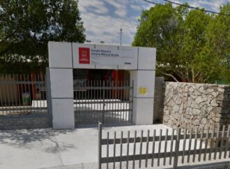 Evacúan primaria en Hermosillo por falla eléctrica en poste