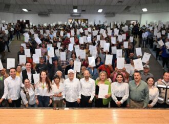 Durazo entrega 1,500 escrituras en Sonora y anuncia construcción de canchas rumbo al Mundial 2026