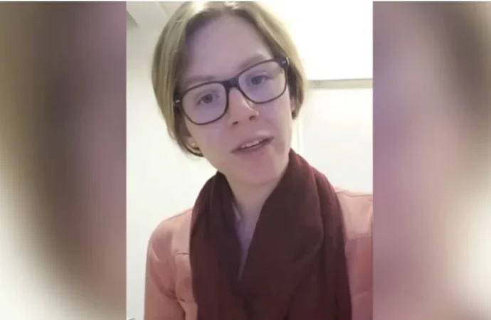 Renuncia funcionaria tras polémica por video en ventana de Palacio Nacional